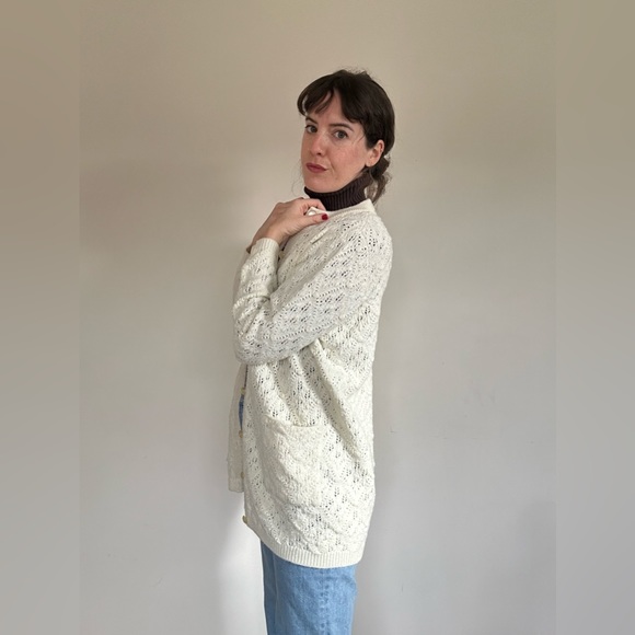 Vintage 1960s Sidney Gould cardigan sweater with iridescent buttons. Size medium - Picture 4 of 11